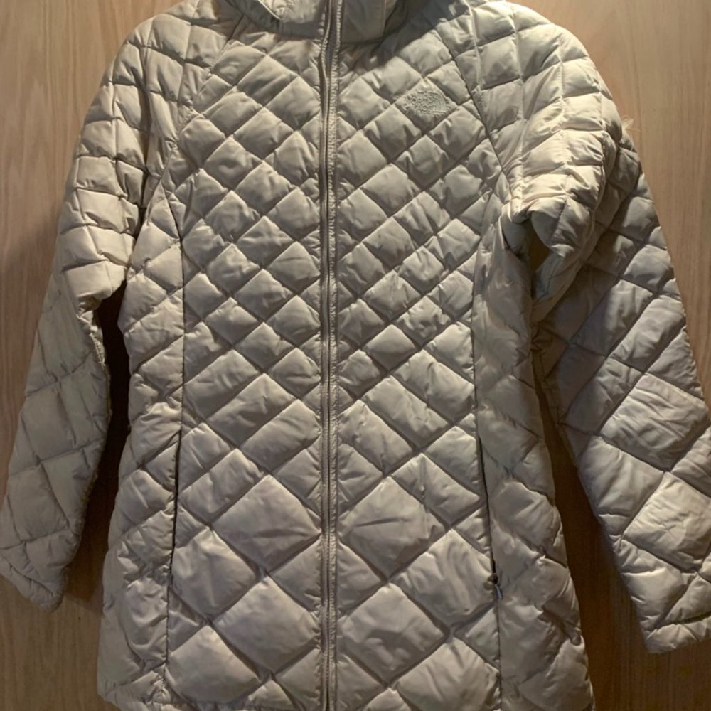 Women's North Face thigh length down jacket